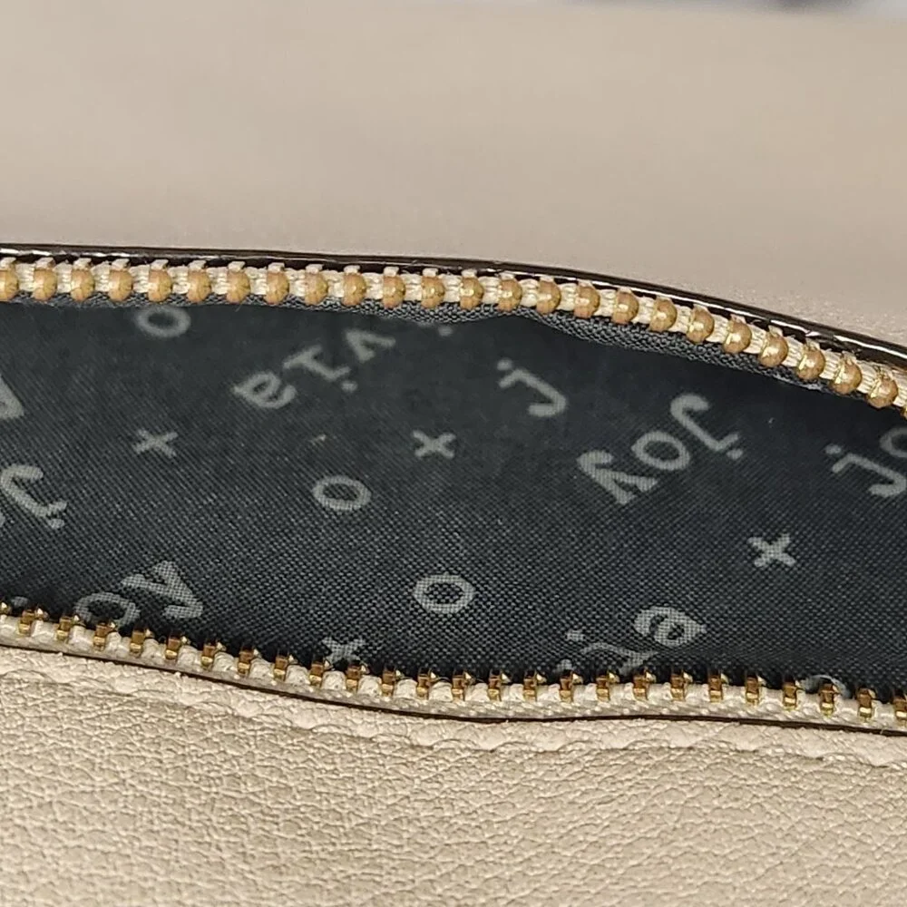 OLIVIA + JOY NEW YORK WOMENS CREAM COLOR WALLET - Picture 9 of 15